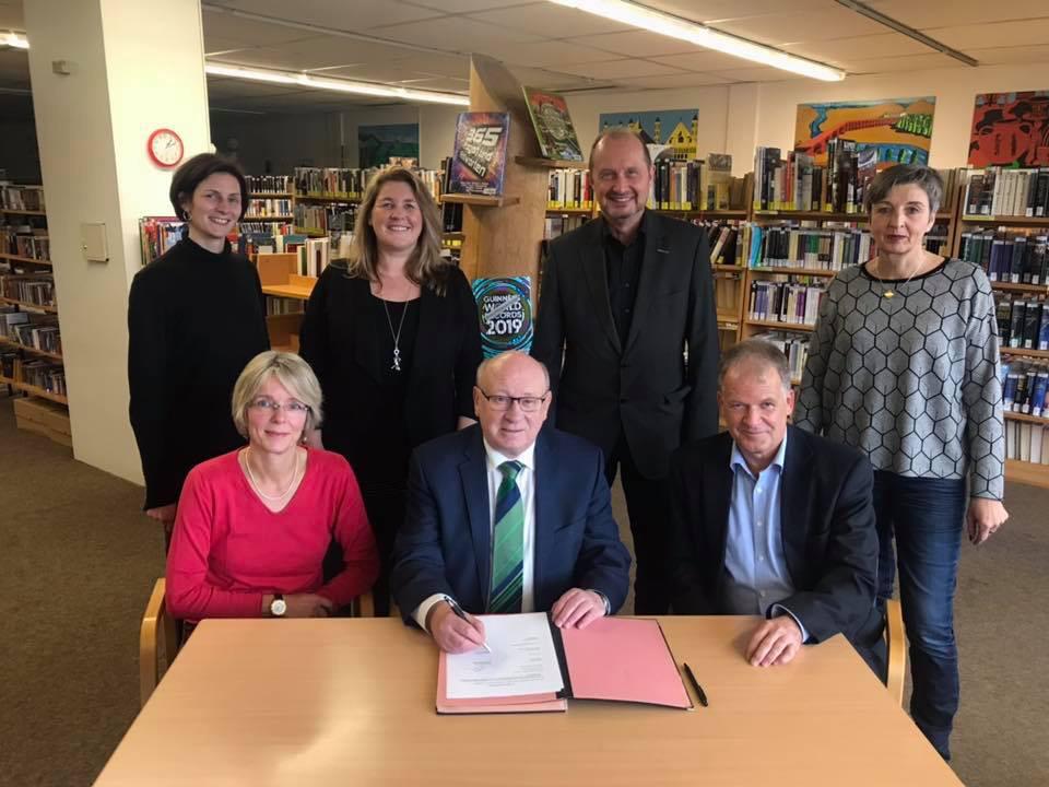 Kooperationsvertrag für die kombinierte Schul- und Gemeindebücherei geschlossen