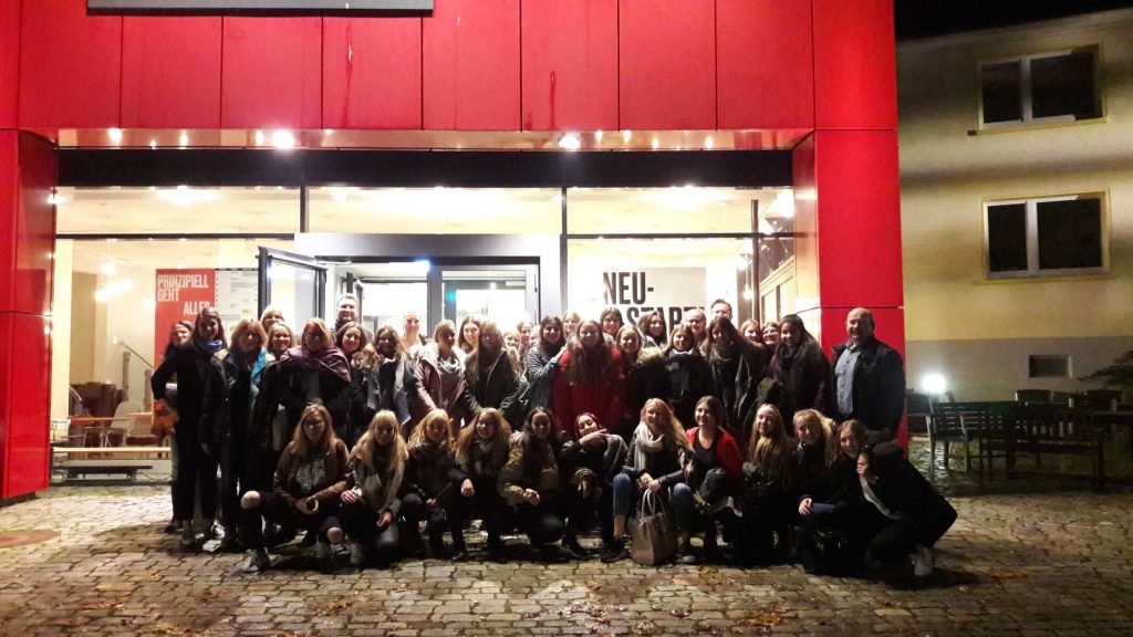 Theaterfahrt nach Marburg: „Wartesaal der Träume“