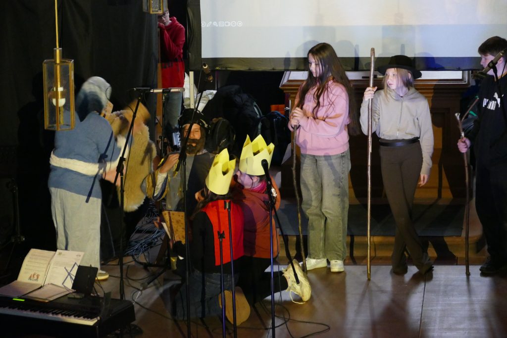 JGS-Schüler feiern Weihnachtsgottesdienst