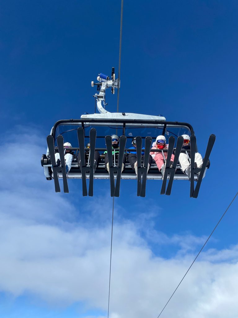 Schule mal anders – Unterricht im Schnee