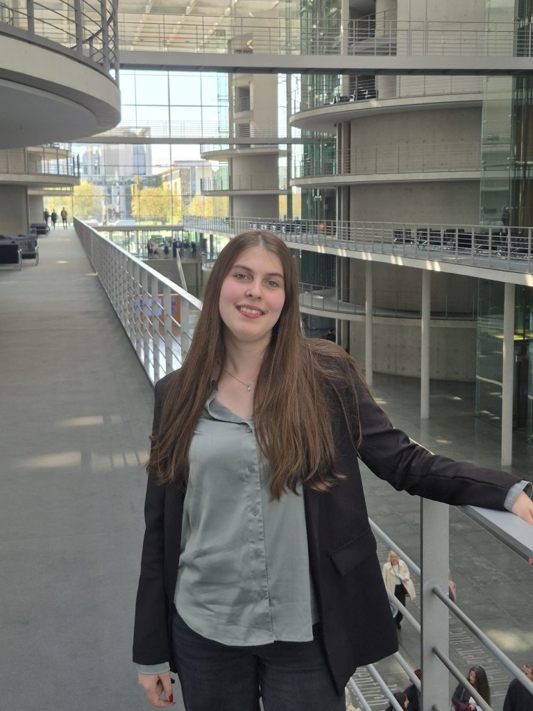 Schülerin der JGS zu Gast im Bundestag