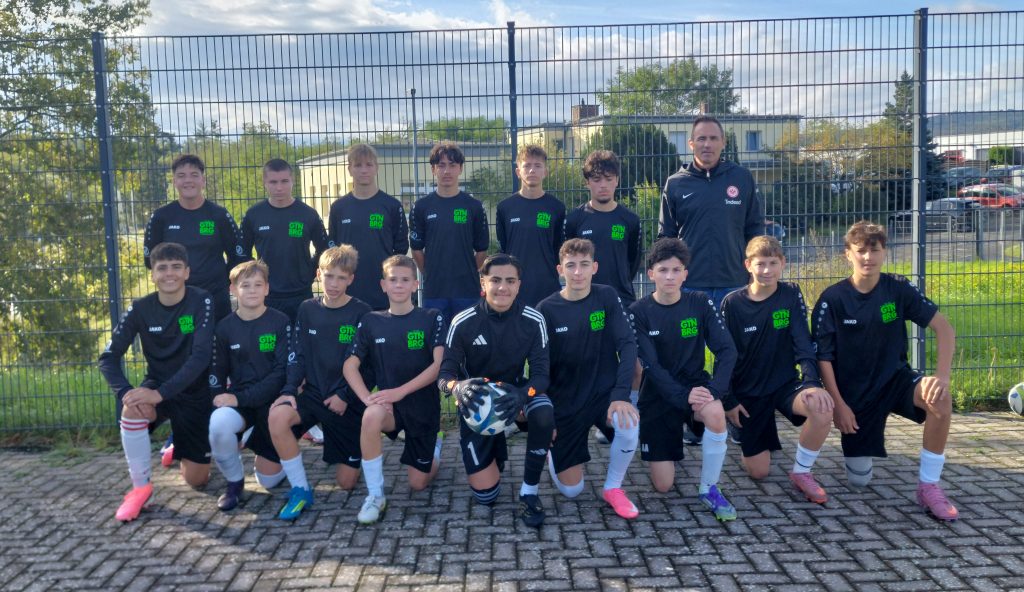 Teamgeist, Leidenschaft und Tore – Die JGS überzeugte bei der Fußball-Kreismeisterschaft Teamgeist, Leidenschaft und Tore – Die JGS überzeugte bei der Fußball-Kreismeisterschaft