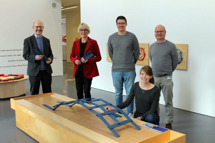 von links: Prof. Albrecht Beutelspacher, Annegret Schilling, Kai Tröster, Marc Schäm und Melanie Blaschko